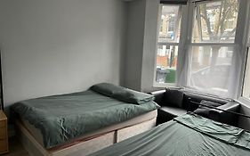 Sterne Street 4 Person Room